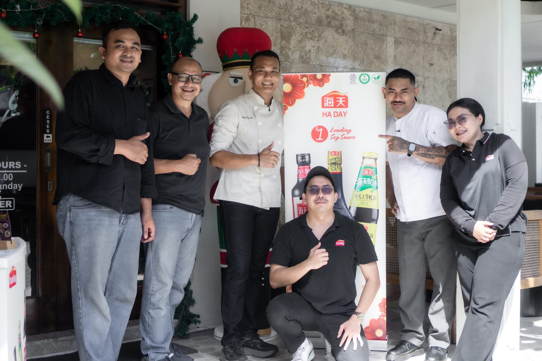 Tim Billions Coffee dalam acara kolaborasi brand