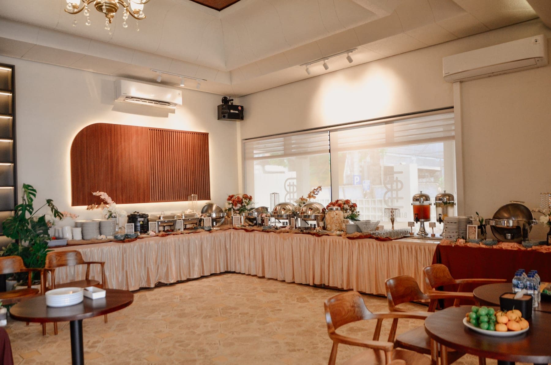 Area buffet lantai 2 Billions Coffee untuk acara